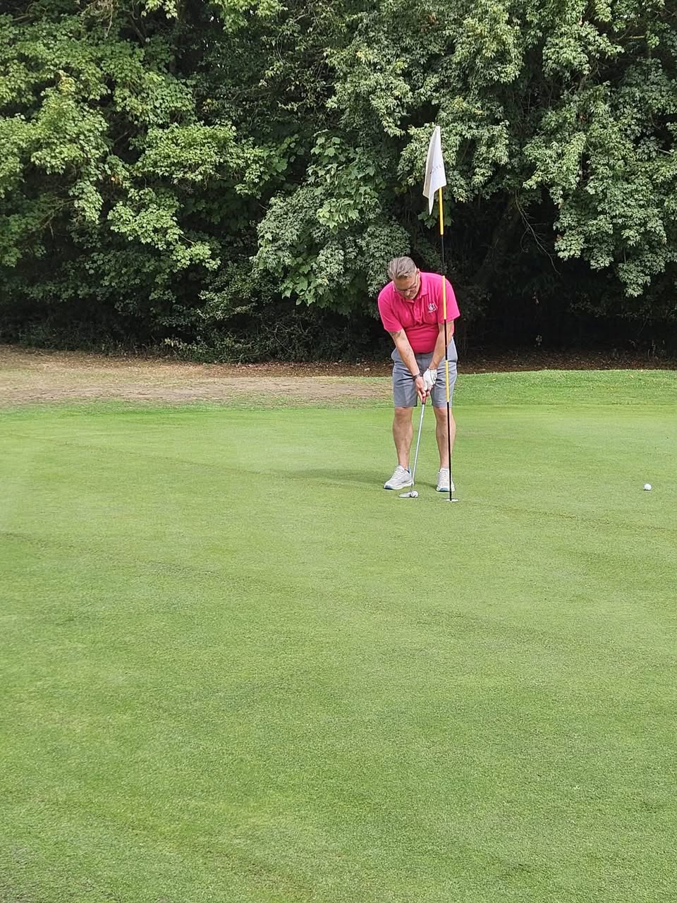 Jason taking a putt at his golf day for CHUMS